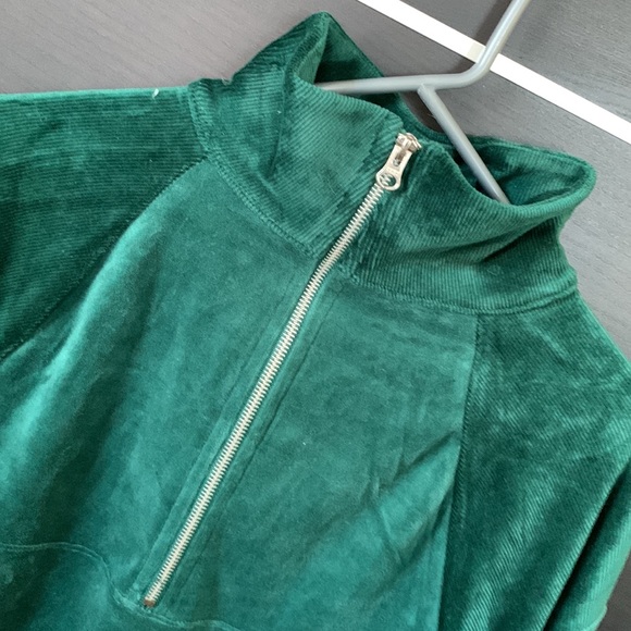 Wild Fable Women’s Green Quarter Zip Velour Top - Picture 7 of 11
